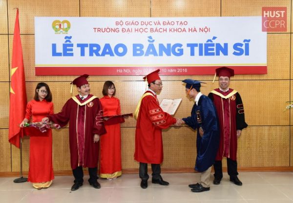 Lễ trao bằng tiến sĩ năm 2016