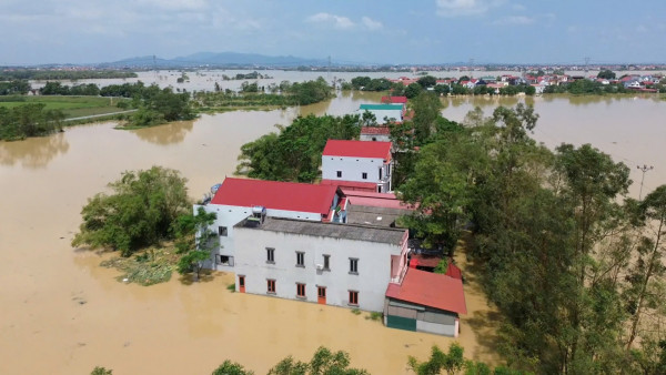 Thầy trò Bách khoa Hà Nội vào vùng lũ, ứng dụng khoa học công nghệ hỗ trợ người dân