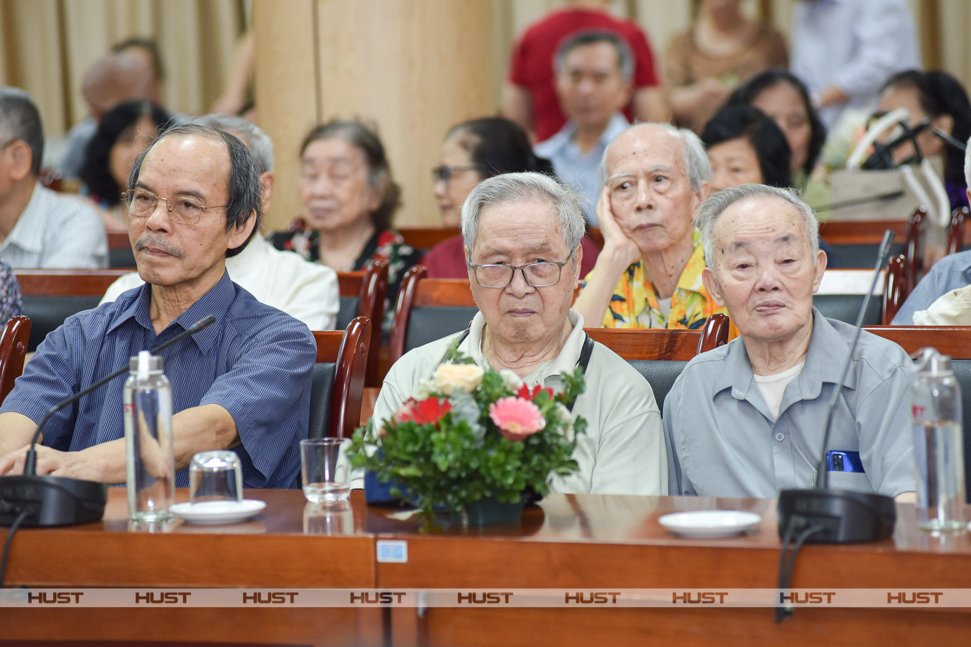 Các thầy cô cựu giáo chức Bách khoa Hà Nội là “vốn quý”, là tấm gương sáng cho thế hệ sau noi theo