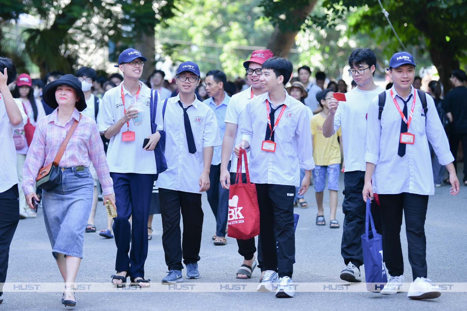 Gặp để yêu hơn, học sinh tài năng và phụ huynh “dạm ngõ” Bách khoa Hà Nội